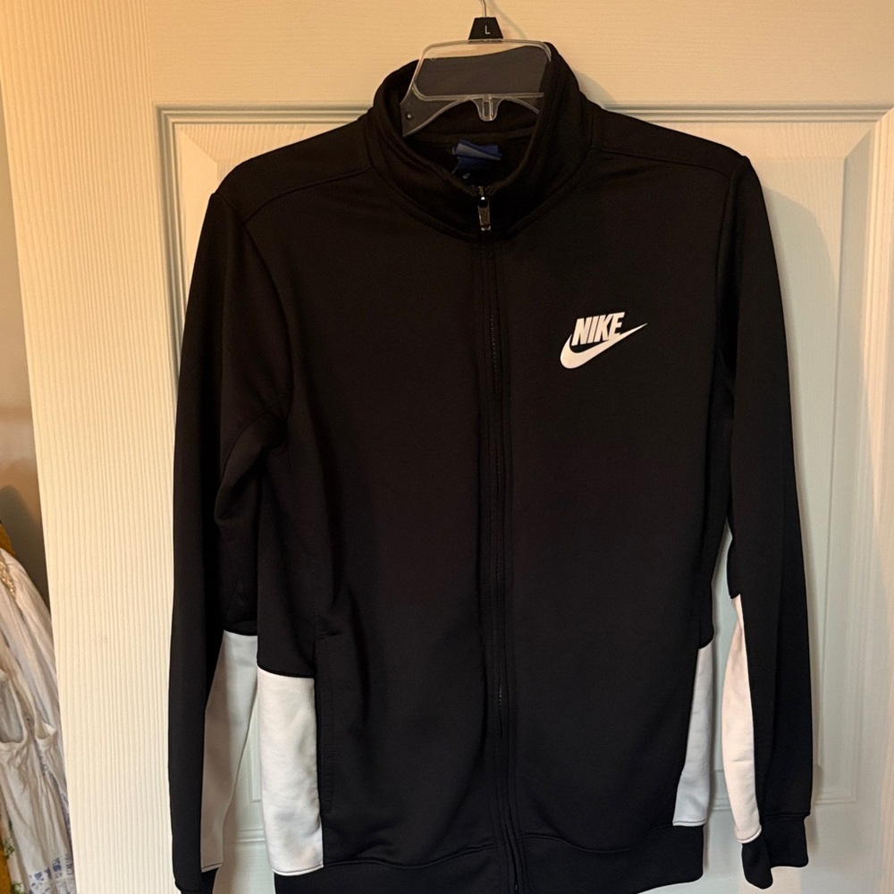 Nike Men's Black and White Windbreaker